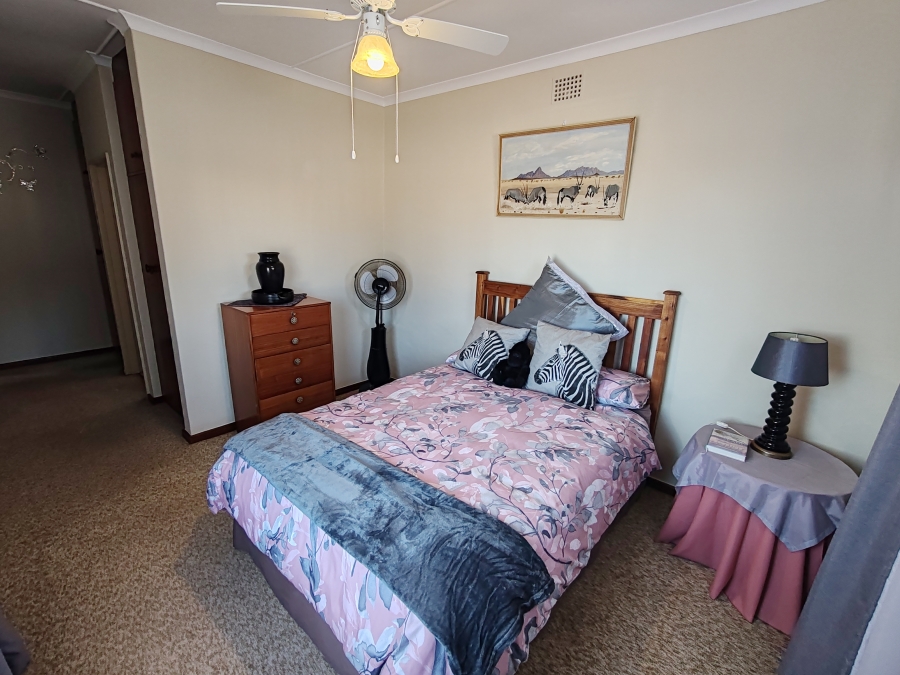 5 Bedroom Property for Sale in Vredenburg Western Cape